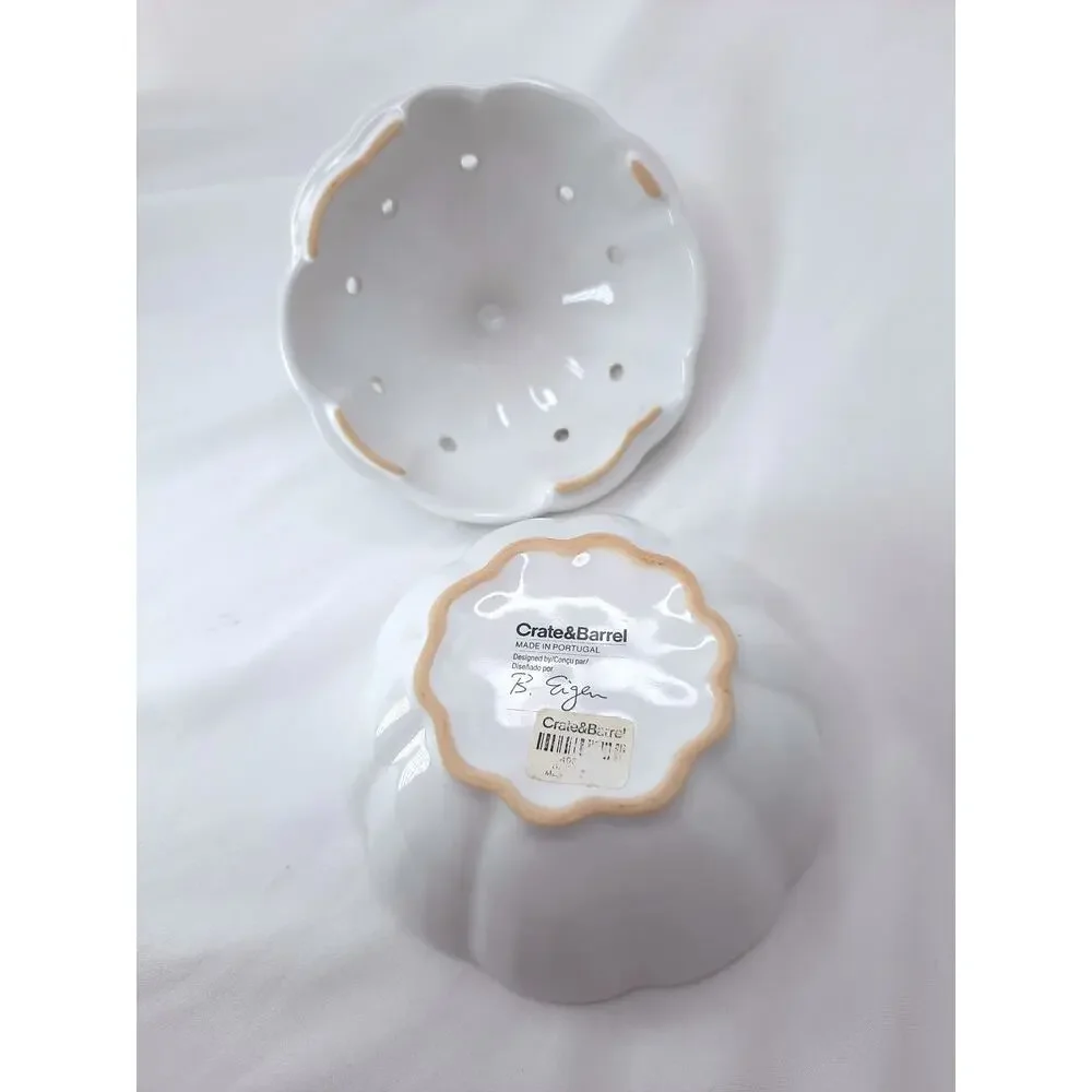 Crate and Barrel Garlic Keeper White Ceramic Bulb Shaped Vintage Jar with Lid